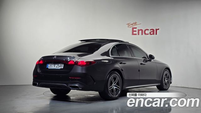 Mercedes-Benz E-Class 2024 — photo 2
