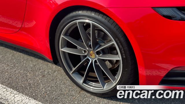 Porsche 911 2023 — photo 18