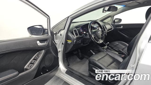 Kia K3 2013 — photo 10