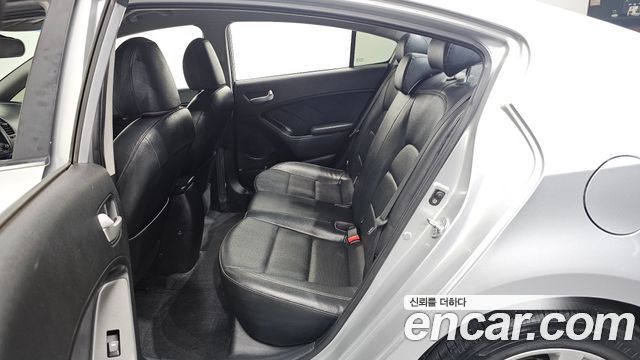Kia K3 2013 — photo 11