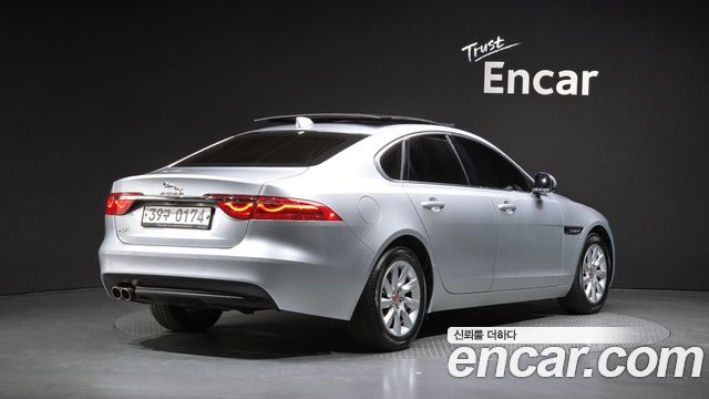 Jaguar XF 2017 — photo 2