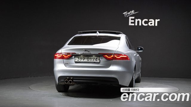Jaguar XF 2017 — photo 4