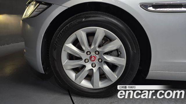 Jaguar XF 2017 — photo 5