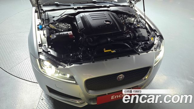 Jaguar XF 2017 — photo 6