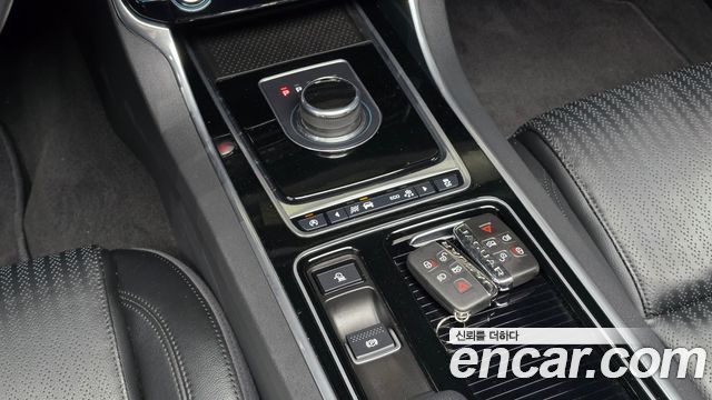 Jaguar XF 2017 — photo 9