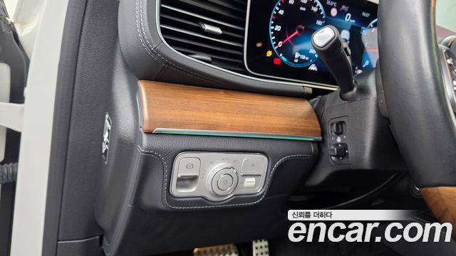 Mercedes-Benz GLS-Class 2021 — photo 29