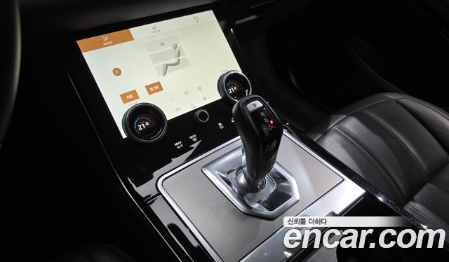 Land Rover Range Rover Evoque 2022 — photo 12