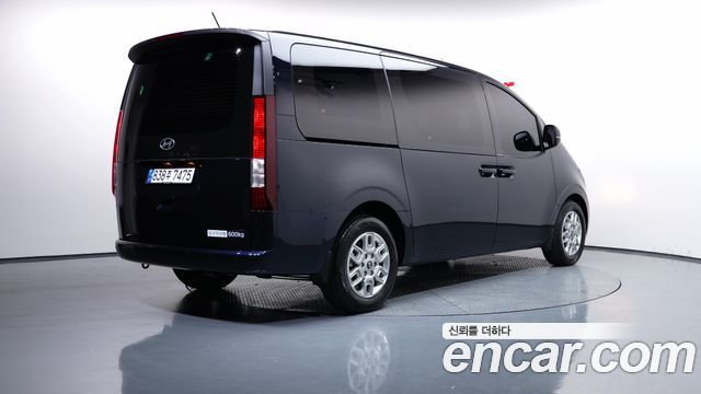 Hyundai Staria 2025 — photo 2