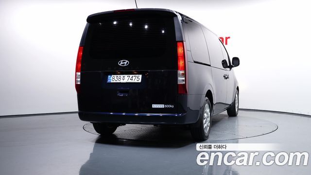 Hyundai Staria 2025 — photo 4