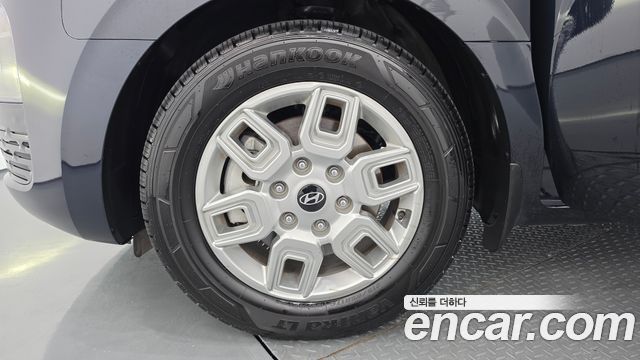 Hyundai Staria 2025 — photo 5