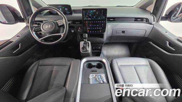 Hyundai Staria 2025 — photo 10