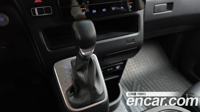 Hyundai Staria 2025 — photo 12