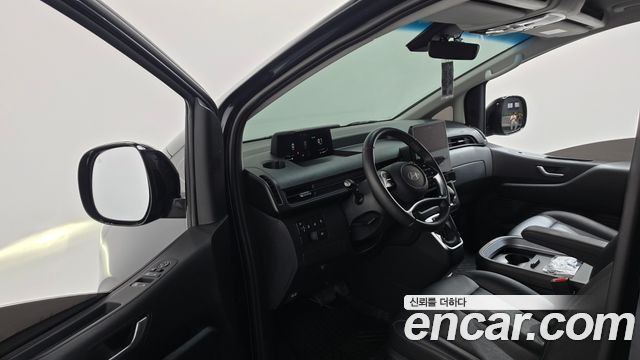 Hyundai Staria 2025 — photo 13