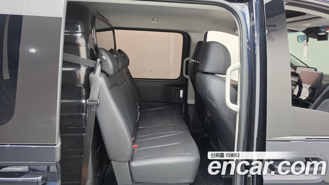 Hyundai Staria 2025 — photo 18