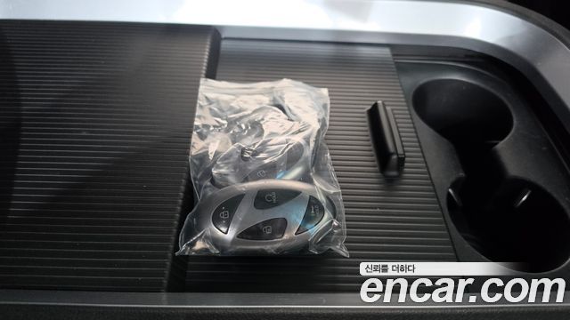 Hyundai Staria 2025 — photo 22