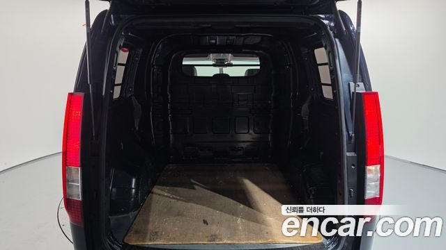 Hyundai Staria 2025 — photo 25