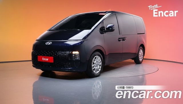 Hyundai Staria 2025 — photo 1