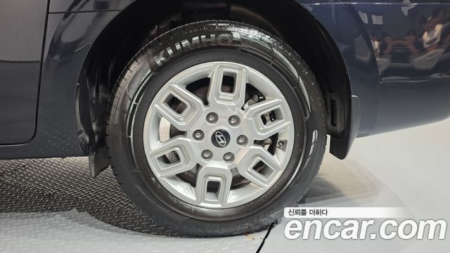 Hyundai Staria 2025 — photo 7
