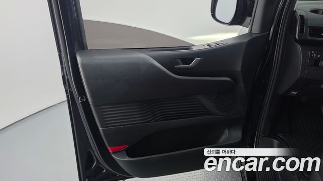 Hyundai Staria 2025 — photo 14
