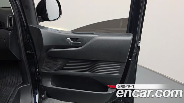 Hyundai Staria 2025 — photo 15