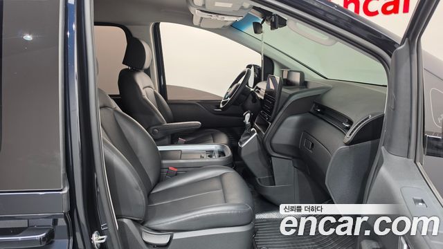 Hyundai Staria 2025 — photo 16