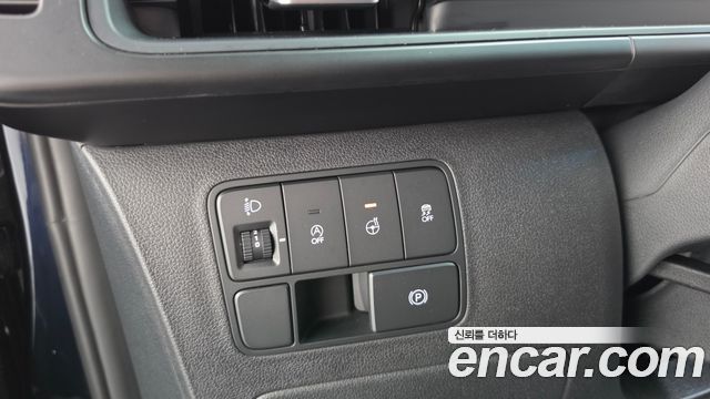Hyundai Staria 2025 — photo 28