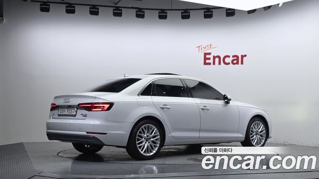 Audi A4 2018 — photo 2