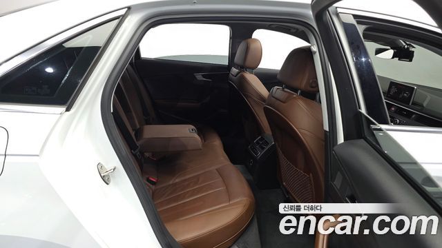 Audi A4 2018 — photo 17