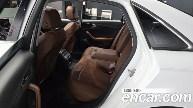 Audi A4 2018 — photo 18