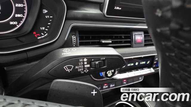 Audi A4 2018 — photo 24