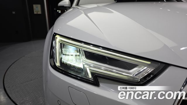 Audi A4 2018 — photo 8