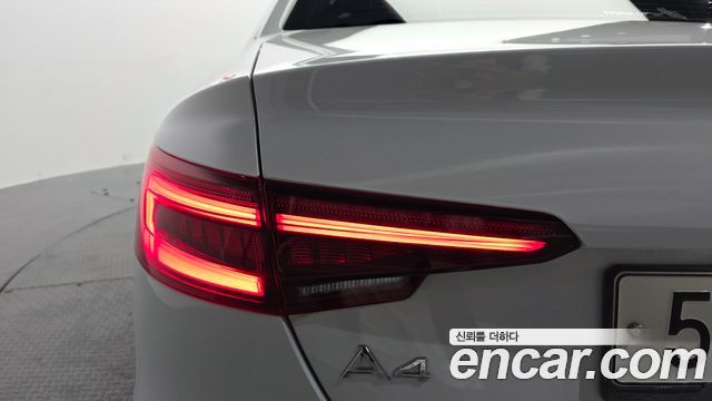 Audi A4 2018 — photo 9