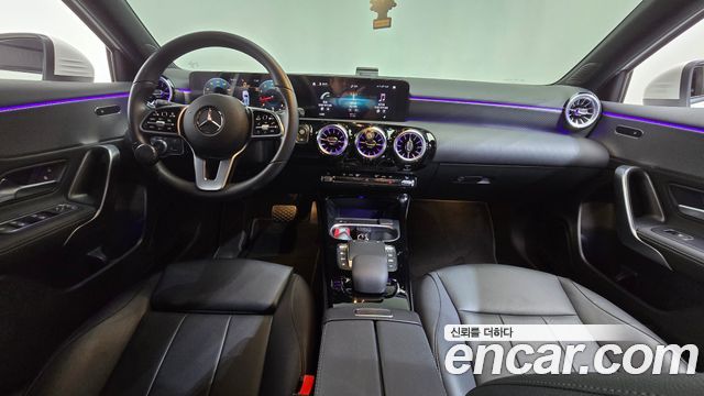 Mercedes-Benz A-Class 2022 — photo 10
