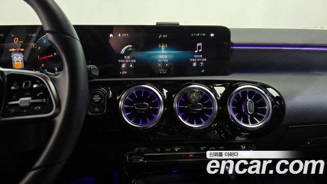 Mercedes-Benz A-Class 2022 — photo 18
