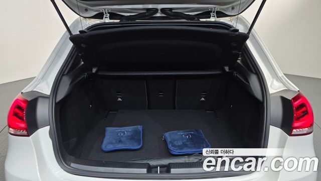 Mercedes-Benz A-Class 2022 — photo 22