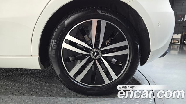 Mercedes-Benz A-Class 2022 — photo 7