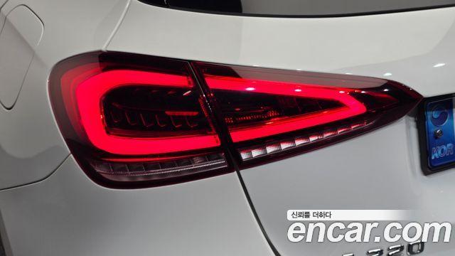 Mercedes-Benz A-Class 2022 — photo 9