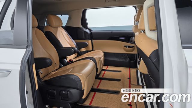 Kia Canival 2021 — photo 17