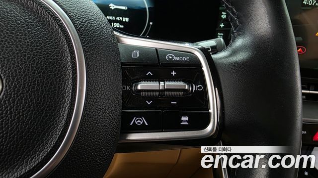 Kia Canival 2021 — photo 23