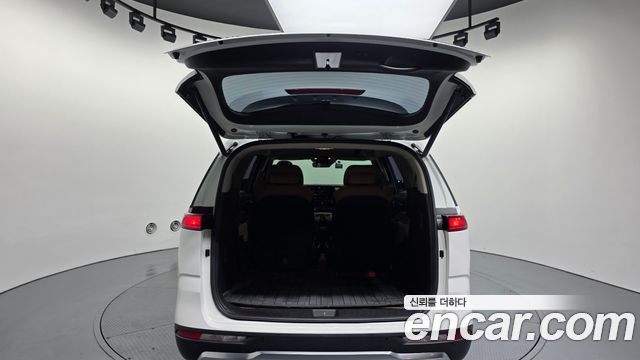 Kia Canival 2021 — photo 26