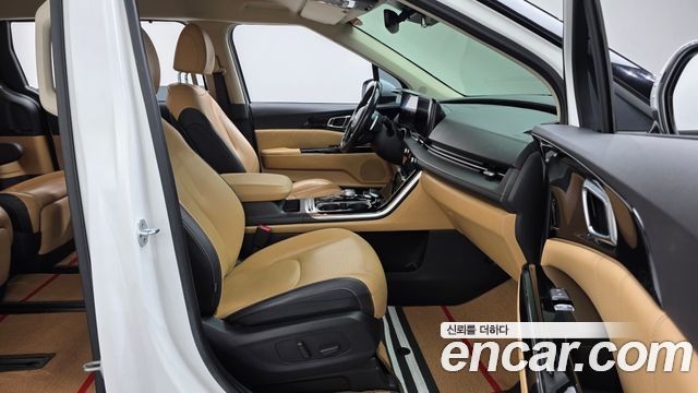 Kia Canival 2021 — photo 16