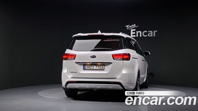 Kia Canival 2018 — photo 4