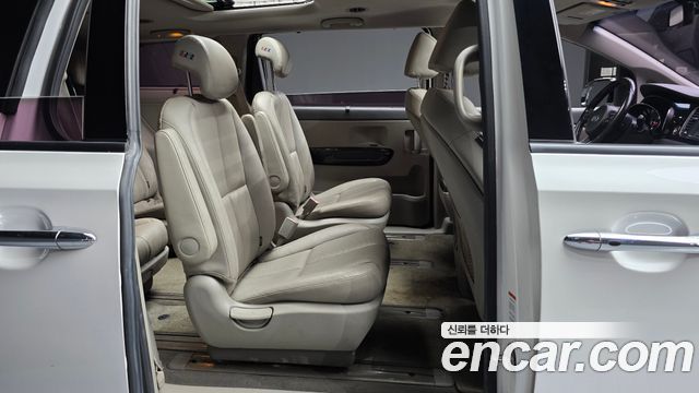 Kia Canival 2018 — photo 17