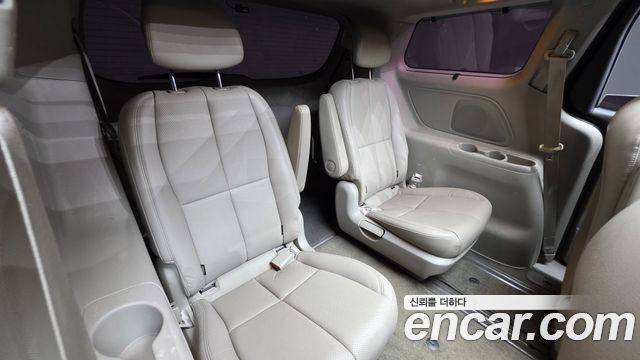 Kia Canival 2018 — photo 18