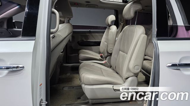 Kia Canival 2018 — photo 19