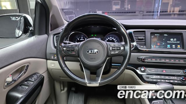 Kia Canival 2018 — photo 20
