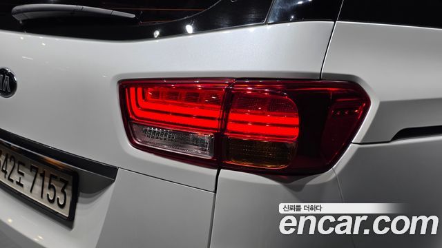 Kia Canival 2018 — photo 9