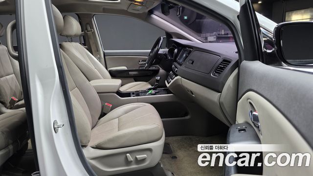 Kia Canival 2018 — photo 16