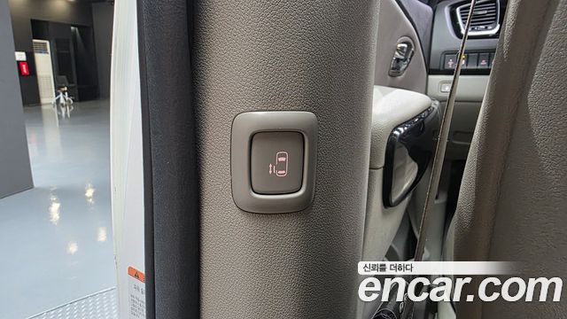 Kia Canival 2018 — photo 33