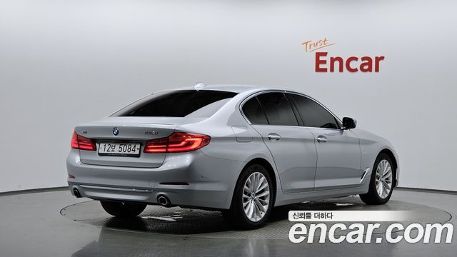BMW 5-Series 2018 — photo 2